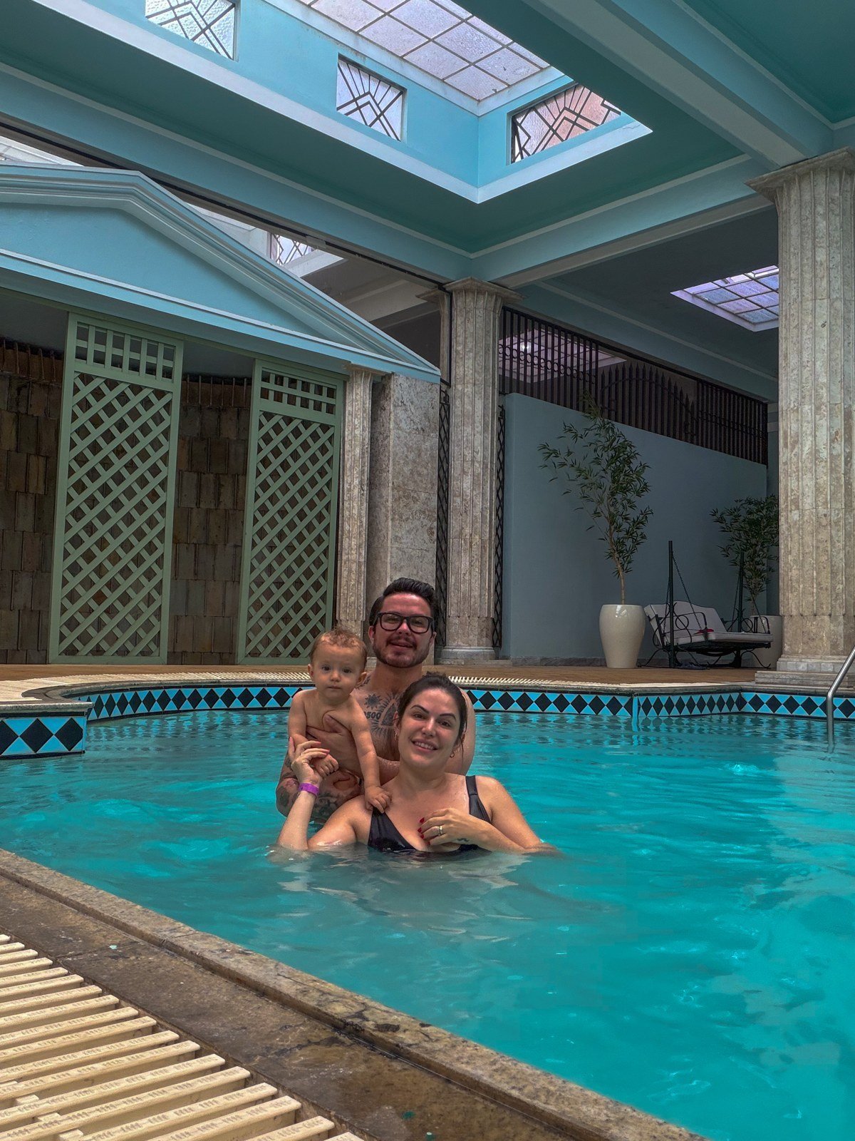Fim de semana na piscina em família